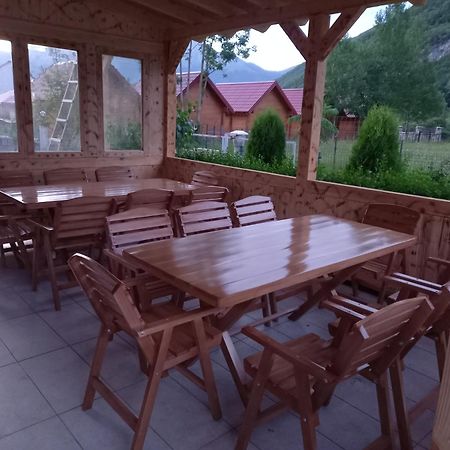 Breti'S Guesthouse Vusanje Экстерьер фото