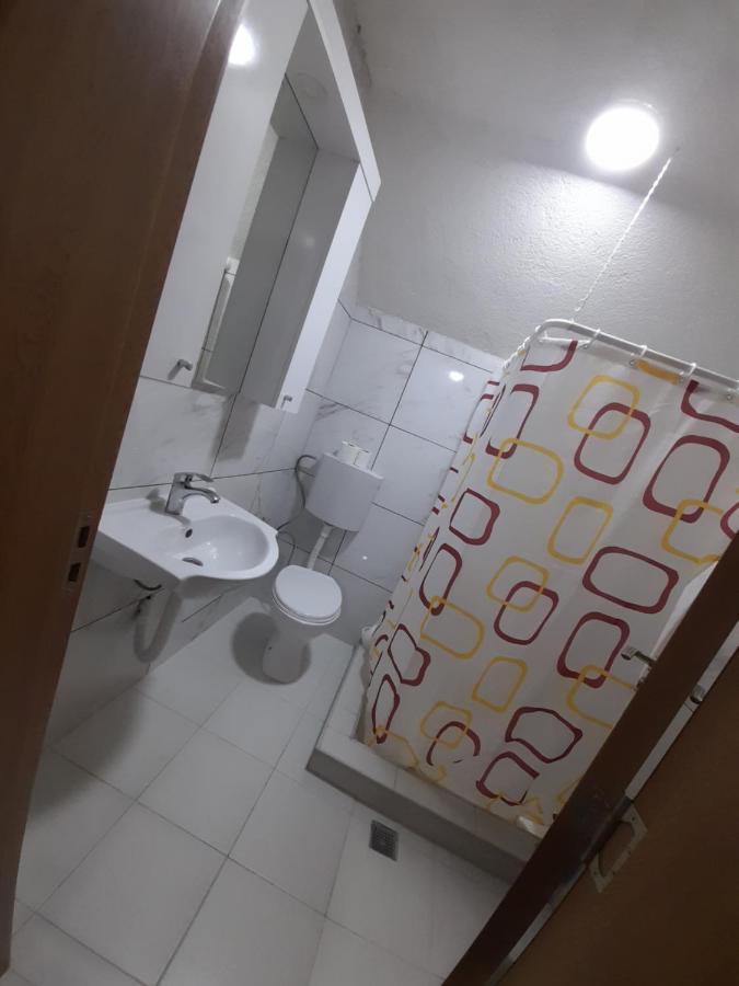Breti'S Guesthouse Vusanje Экстерьер фото