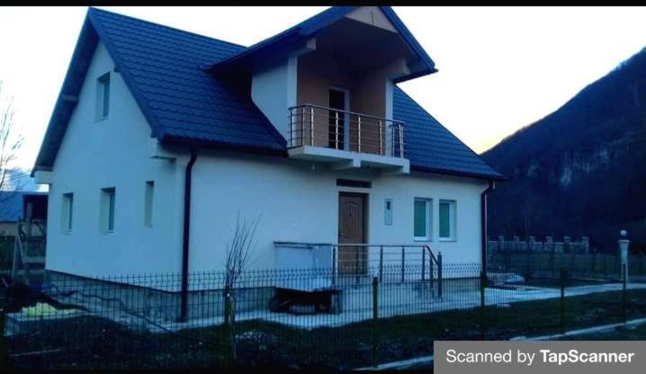 Breti'S Guesthouse Vusanje Экстерьер фото