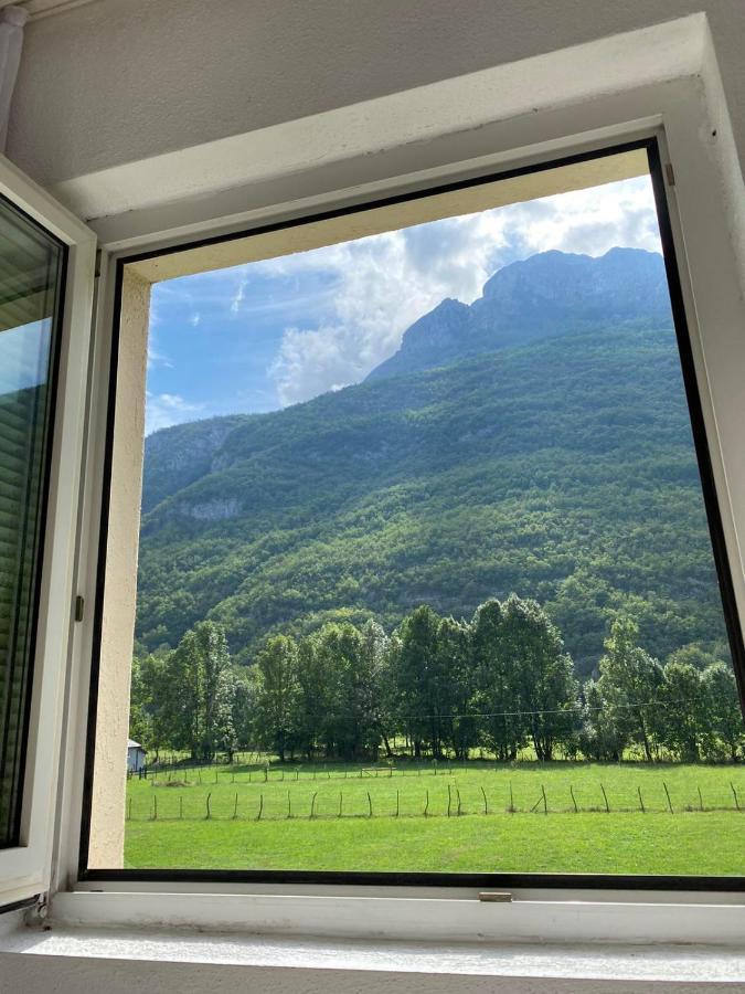 Breti'S Guesthouse Vusanje Экстерьер фото