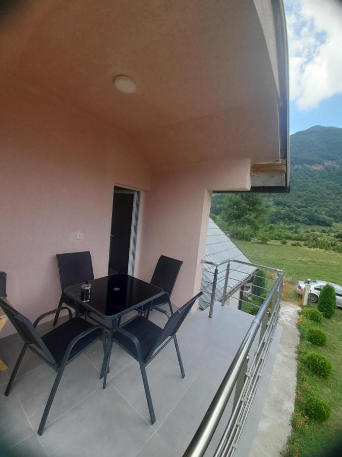 Breti'S Guesthouse Vusanje Экстерьер фото