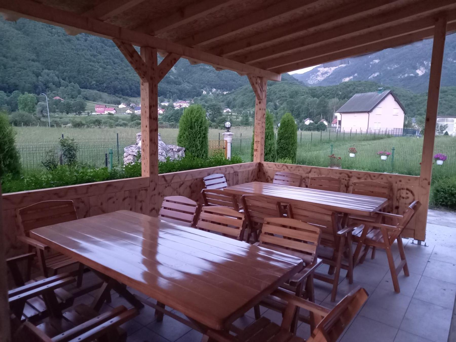 Breti'S Guesthouse Vusanje Экстерьер фото